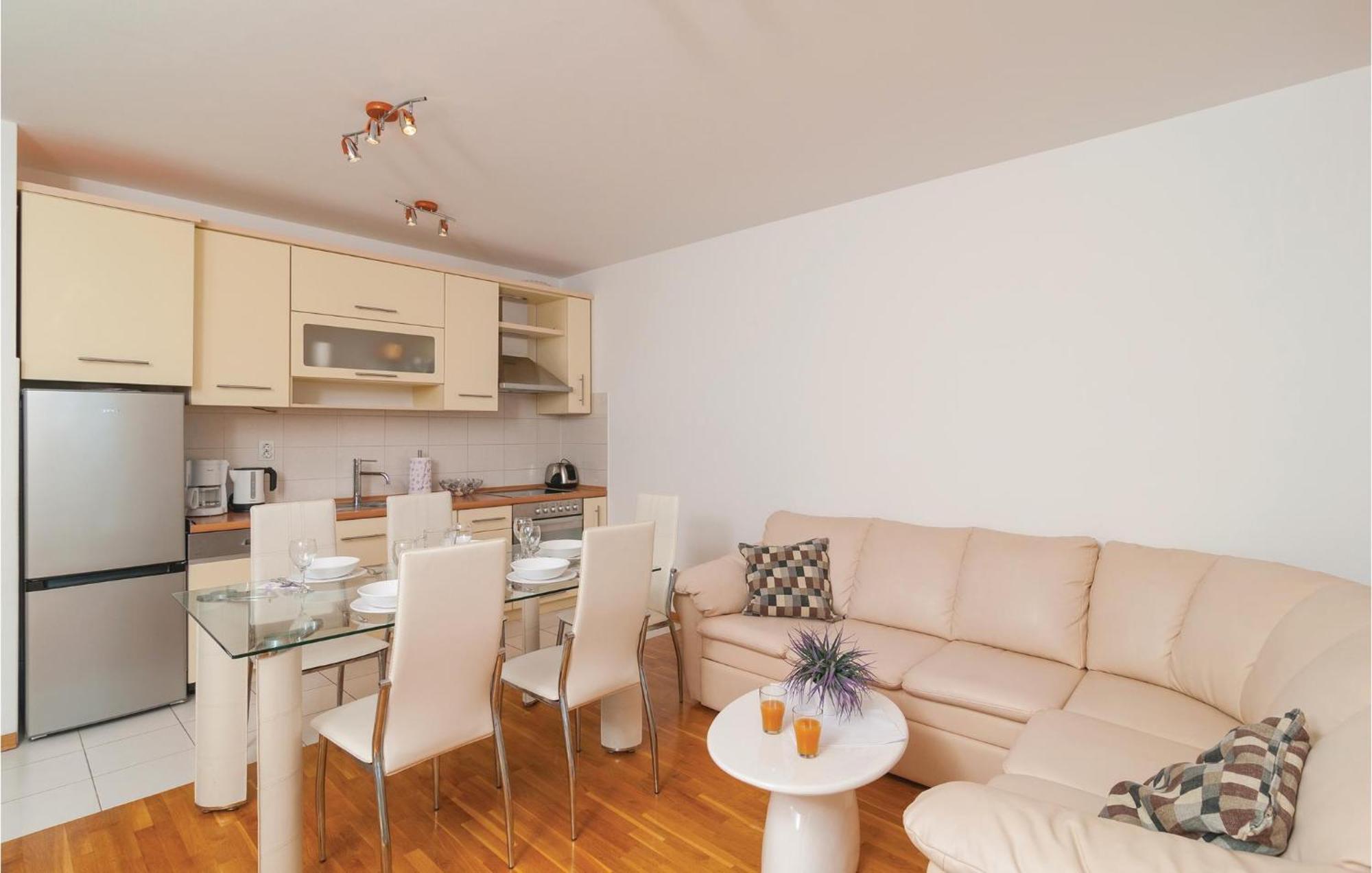 Nice Apartment In Omis With House Sea View Exterior foto